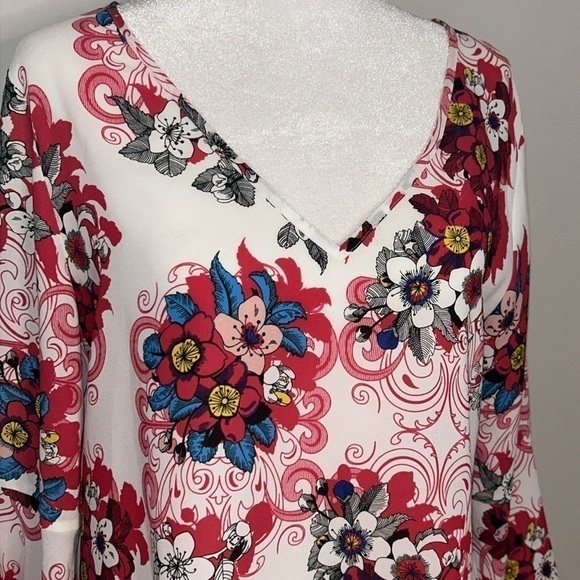 Violet + Claire Floral Boho Deep V-Neck Top Size Small - Picture 3 of 8